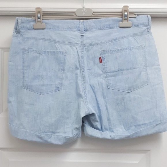 Levi's Pants - Levi's lightwash Linen Shorts